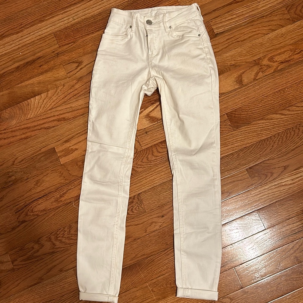 White skinny jeans